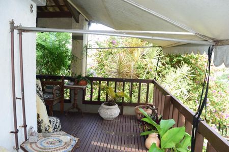 Casa à venda com 700m², 4 quartos e 2 vagas Casa à venda com 700m², 4 quartos e 2 vagasVaranda da Sala