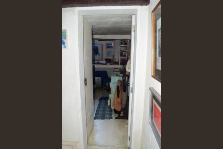 Casa à venda com 700m², 4 quartos e 2 vagas Casa à venda com 700m², 4 quartos e 2 vagasCorredor