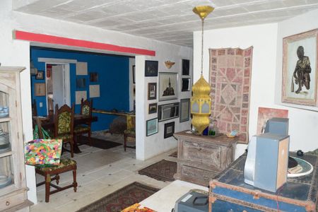 Casa à venda com 700m², 4 quartos e 2 vagas Casa à venda com 700m², 4 quartos e 2 vagasSala