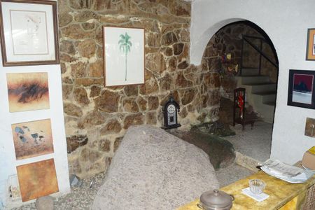 Casa à venda com 700m², 4 quartos e 2 vagas Casa à venda com 700m², 4 quartos e 2 vagasCorredor