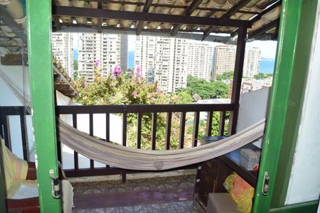 Casa à venda com 700m², 4 quartos e 2 vagas Casa à venda com 700m², 4 quartos e 2 vagasQuarto 1 Varanda