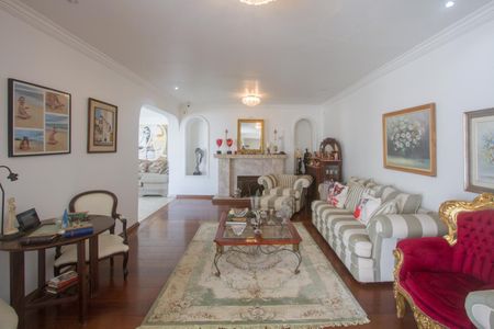 Casa à venda com 700m², 4 quartos e 4 vagasSala