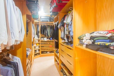 Casa à venda com 700m², 4 quartos e 4 vagasCloset Suíte Master