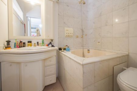 Casa à venda com 700m², 4 quartos e 4 vagasBanheiro Suíte 2