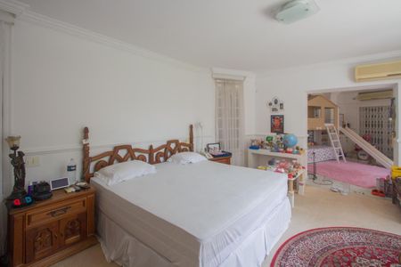 Casa à venda com 700m², 4 quartos e 4 vagasSuíte Master