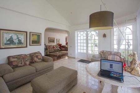 Casa à venda com 700m², 4 quartos e 4 vagasSala