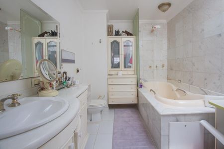 Casa à venda com 700m², 4 quartos e 4 vagasBanheiro Suíte 3