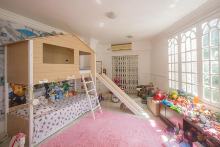 Casa à venda com 700m², 4 quartos e 4 vagasSuíte Master