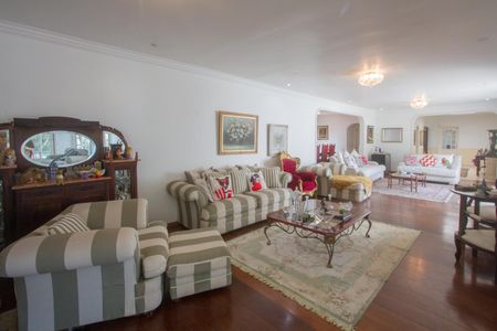 Casa à venda com 700m², 4 quartos e 4 vagasSala