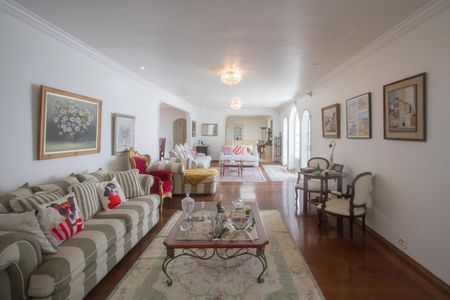 Casa à venda com 700m², 4 quartos e 4 vagasSala