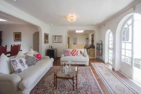 Casa à venda com 700m², 4 quartos e 4 vagasSala