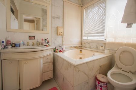 Casa à venda com 700m², 4 quartos e 4 vagasBanheiro Suíte 1