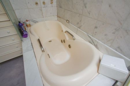 Casa à venda com 700m², 4 quartos e 4 vagasBanheira