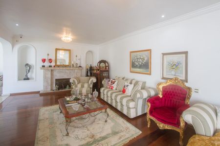 Casa à venda com 700m², 4 quartos e 4 vagasSala