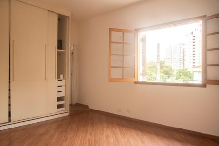 Casa à venda com 191m², 3 quartos e 3 vagasSuíte