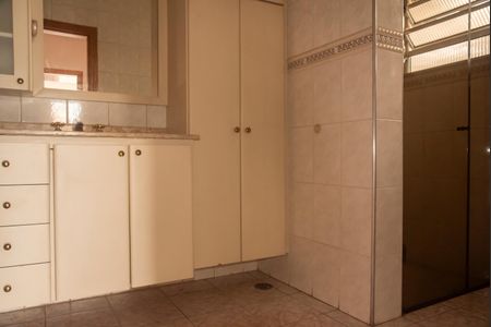 Casa à venda com 191m², 3 quartos e 3 vagasBanheiro