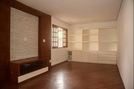 Casa à venda com 191m², 3 quartos e 3 vagasSala