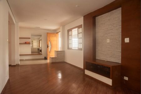 Casa à venda com 191m², 3 quartos e 3 vagasSala