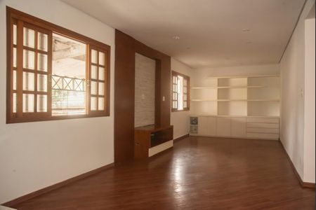 Casa à venda com 191m², 3 quartos e 3 vagasSala