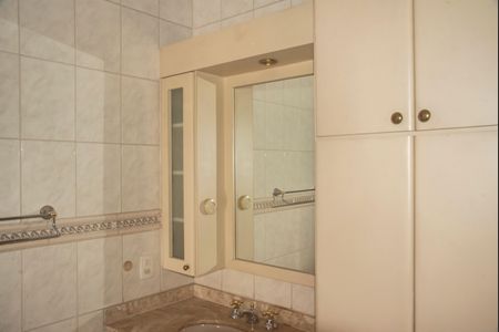 Casa à venda com 191m², 3 quartos e 3 vagasBanheiro