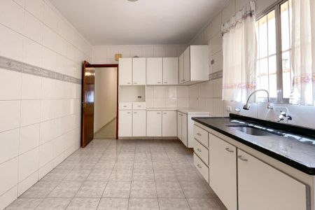 Casa à venda com 125m², 2 quartos e 2 vagas Casa à venda com 125m², 2 quartos e 2 vagasCozinha