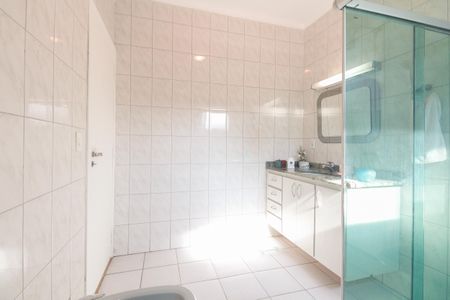 Casa à venda com 267m², 3 quartos e 4 vagasBanheiro Social 