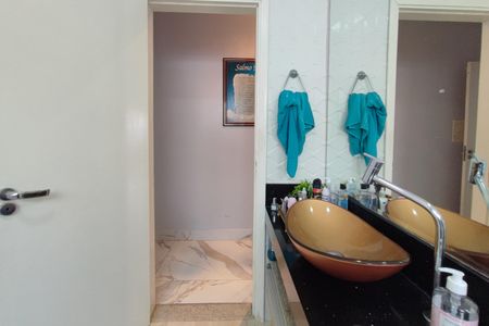 Casa à venda com 165m², 3 quartos e 4 vagasBanheiro Social