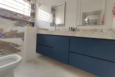 Casa à venda com 165m², 3 quartos e 4 vagasBanheiro da Suíte