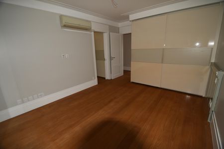 Apartamento à venda com 500m², 6 quartos e 8 vagasQuarto Suíte 4