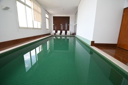 Apartamento à venda com 500m², 6 quartos e 8 vagasÁrea comum - Piscina