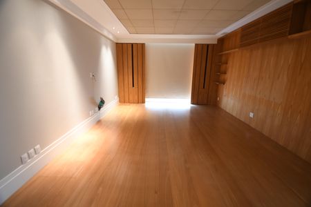 Apartamento à venda com 500m², 6 quartos e 8 vagasSala de TV