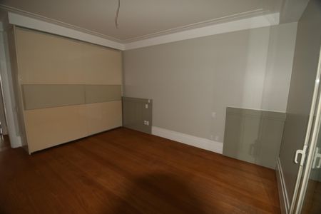 Apartamento à venda com 500m², 6 quartos e 8 vagasQuarto Suíte 4