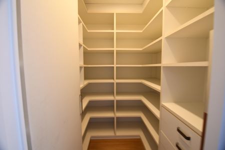 Apartamento à venda com 500m², 6 quartos e 8 vagasQuarto Suíte 1 - Closet