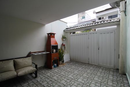 Casa de condomínio à venda com 112m², 3 quartos e 1 vagaChurrasqueira