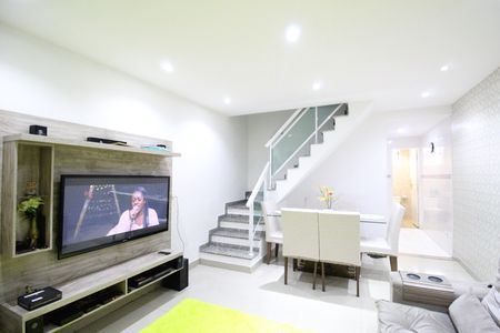 Casa de condomínio à venda com 112m², 3 quartos e 1 vagaSala