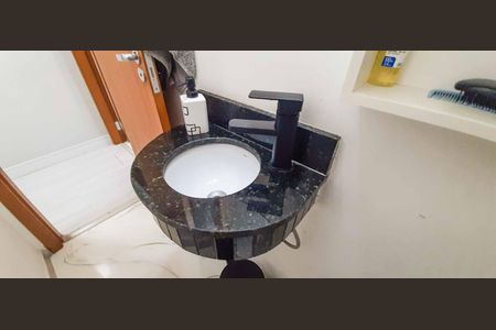 Casa à venda com 66m², 2 quartos e 2 vagasLavabo