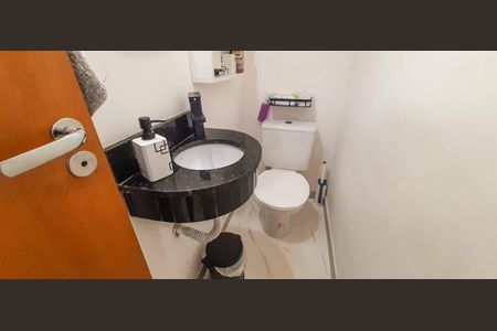 Casa à venda com 66m², 2 quartos e 2 vagasLavabo