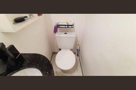 Casa à venda com 66m², 2 quartos e 2 vagasLavabo