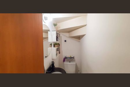 Casa à venda com 66m², 2 quartos e 2 vagasLavabo