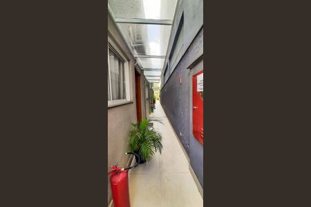 Casa à venda com 66m², 2 quartos e 2 vagasCorredor Externo