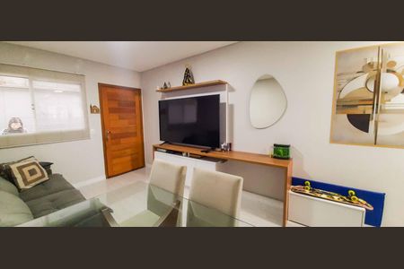 Casa à venda com 66m², 2 quartos e 2 vagasSala