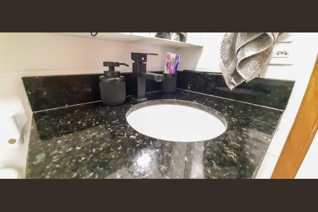 Casa à venda com 66m², 2 quartos e 2 vagasBanheiro