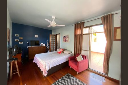 Casa à venda com 210m², 3 quartos e 2 vagas Casa à venda com 210m², 3 quartos e 2 vagasQuarto de Serviço