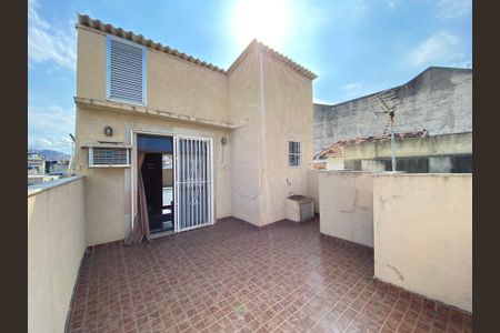 Casa à venda com 210m², 3 quartos e 2 vagas Casa à venda com 210m², 3 quartos e 2 vagasVaranda Quarto de Serviço