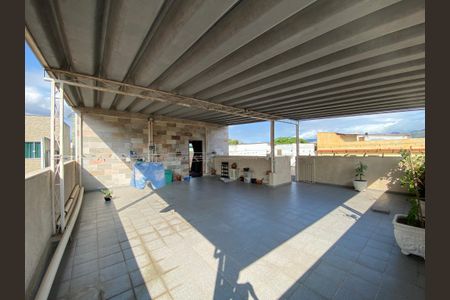 Casa à venda com 210m², 3 quartos e 2 vagas Casa à venda com 210m², 3 quartos e 2 vagasTerraço