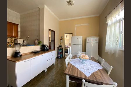 Casa à venda com 210m², 3 quartos e 2 vagas Casa à venda com 210m², 3 quartos e 2 vagasCozinha