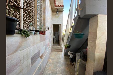 Casa à venda com 210m², 3 quartos e 2 vagas Casa à venda com 210m², 3 quartos e 2 vagasCorredor