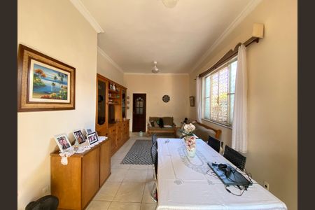 Casa à venda com 210m², 3 quartos e 2 vagas Casa à venda com 210m², 3 quartos e 2 vagasSala
