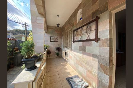 Casa à venda com 210m², 3 quartos e 2 vagas Casa à venda com 210m², 3 quartos e 2 vagasVaranda