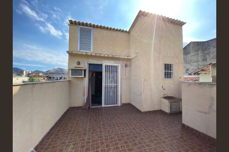 Casa à venda com 210m², 3 quartos e 2 vagas Casa à venda com 210m², 3 quartos e 2 vagasVaranda Quarto de Serviço